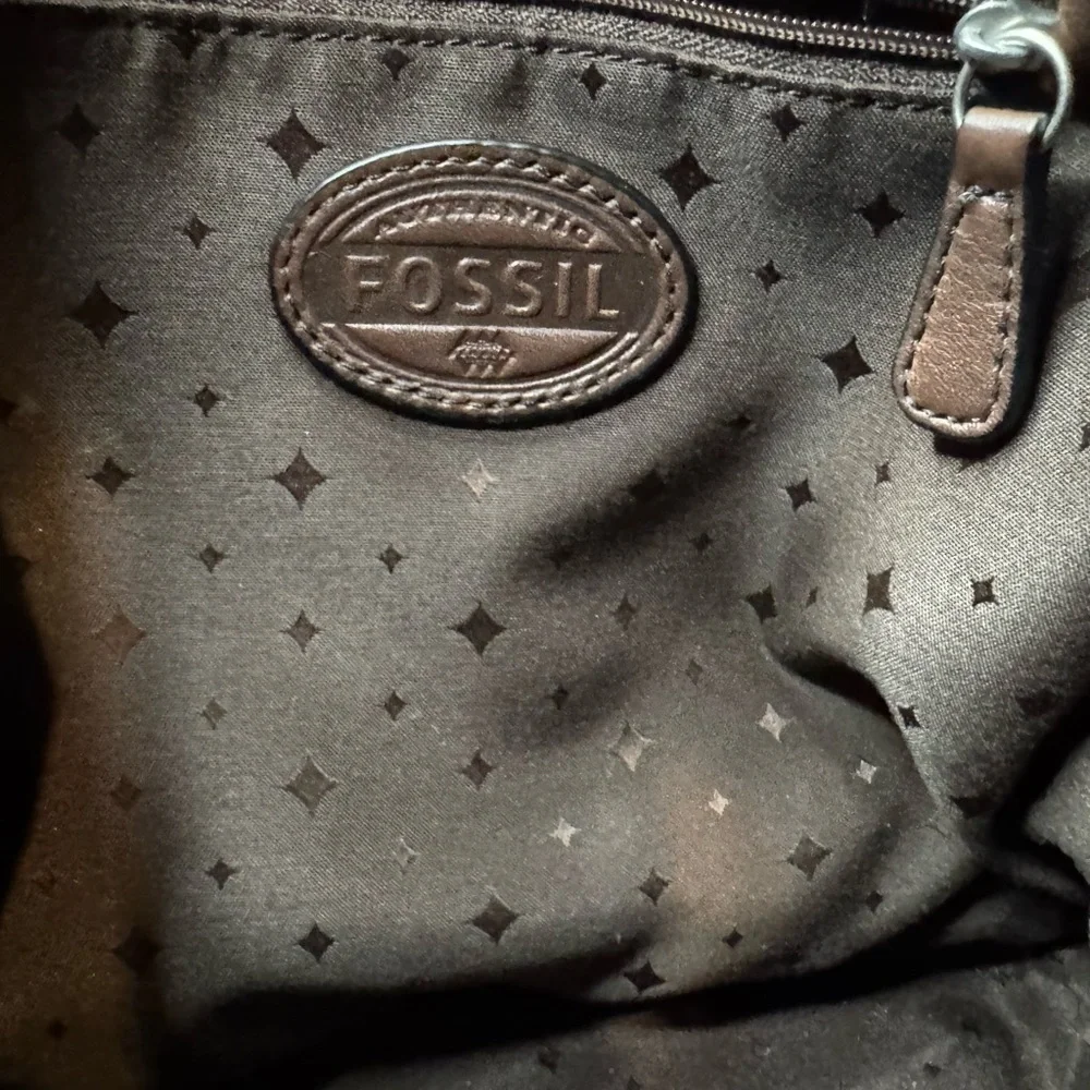 Fossil brown logo